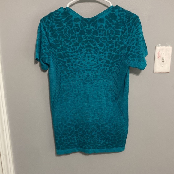 tight fitting top - Picture 4 of 9